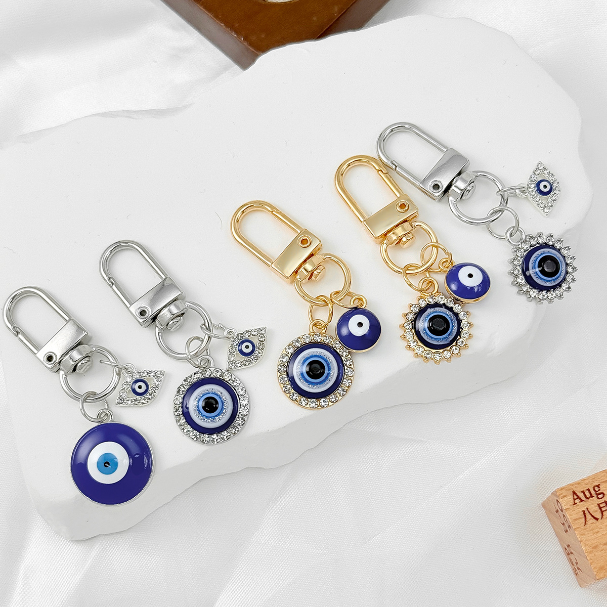 Men Accessories Evil Eye - Металлический брелок-подвеска «Злой глаз» с ресницами